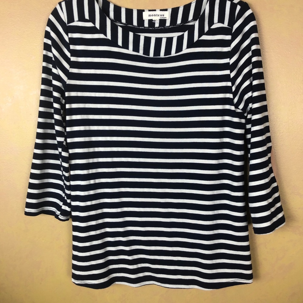 Women’s blouse, not sure of size, tag missing